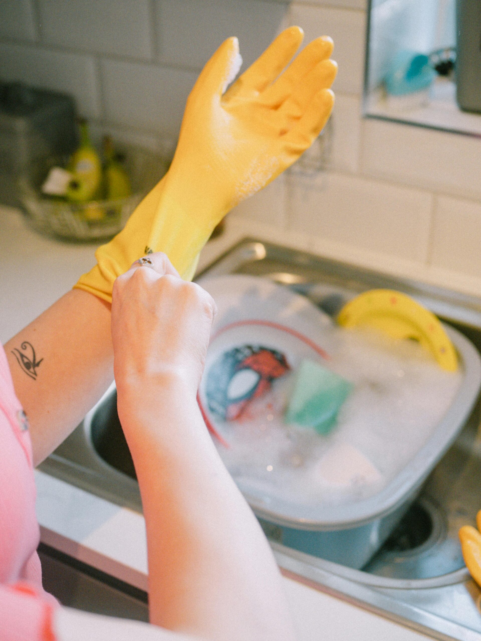 The Never-Ending Chaos: A Mom’s Survival Guide to Conquering Dishes, Laundry, and Floors